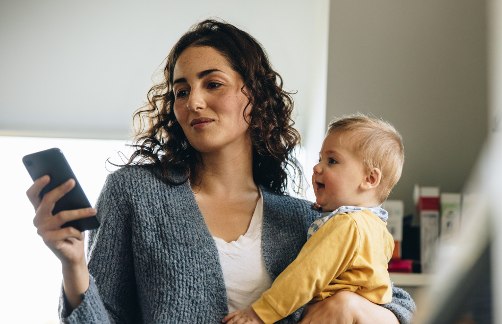 Mãe preocupada com situação do filho e recorre ao apoio de pediatra