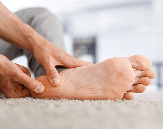 Pé no chão  com fascite plantar